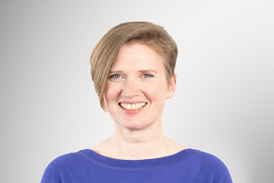Freundliches Portrait von Gudrun Schaulinski, Head of Business Development