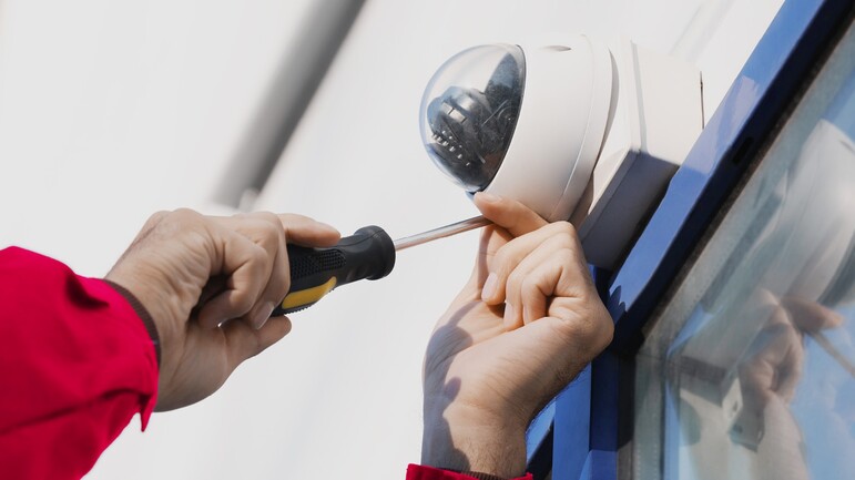 Reparatur einer Sicherheitskamera