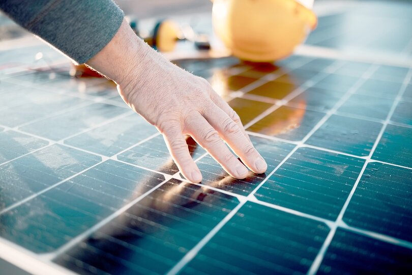 Detailaufnahme eines Solarpanels einer Photovoltaik-Anlage