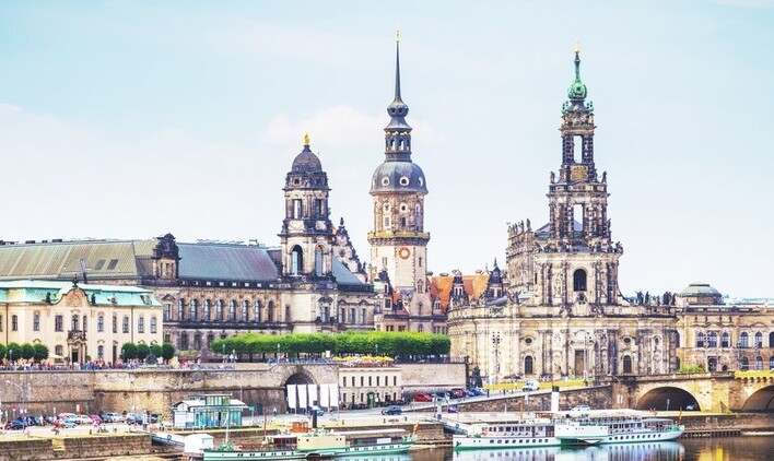 Elbufer mit Zwinger in Dresden 