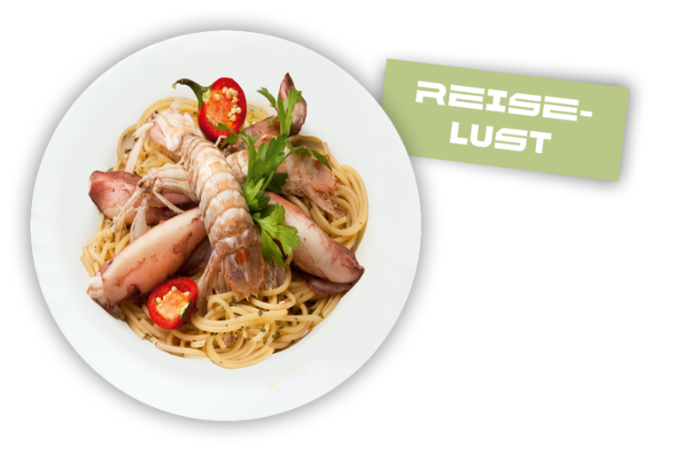 Nudeln mit Fisch auf einem Teller angerichtet