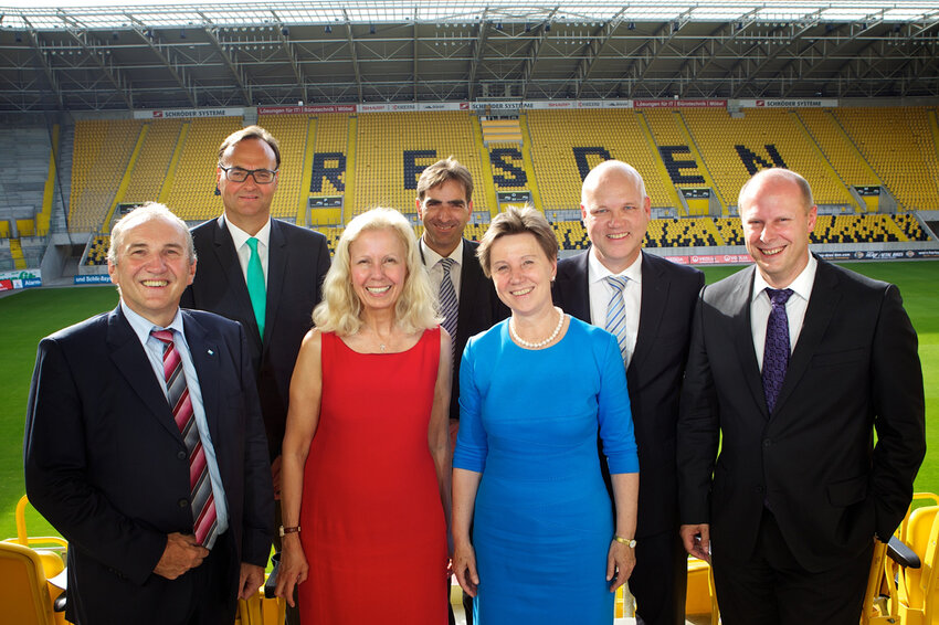 Dussmann Vorstand in Dresdner Stadion. 
