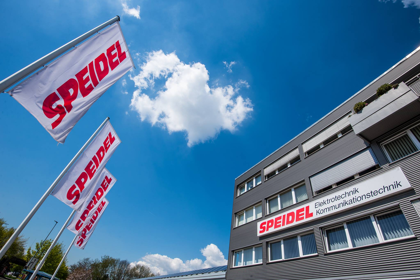 Flaggen mit Speidel-Logo 
