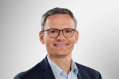 Portraitbild von Daniel Hoeland.